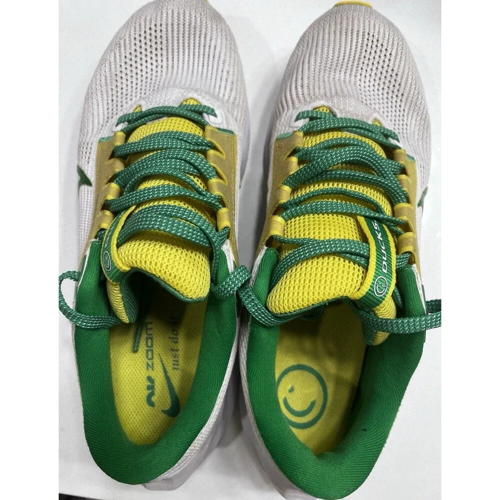 Nike Oregon Ducks Zoom Pegasus 40 Running Shoe White Yellow DZ5979-100 Size US 9